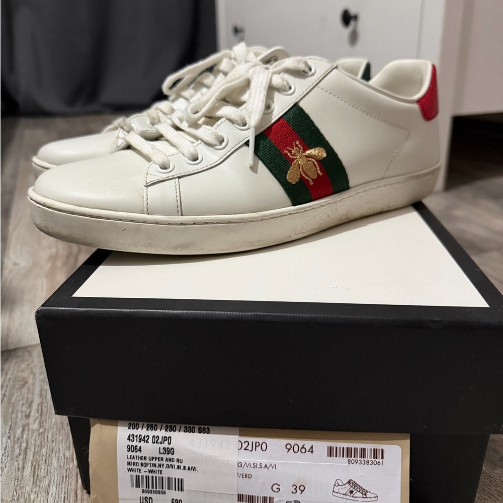 GUCCI Women’s Ace sneaker with bee